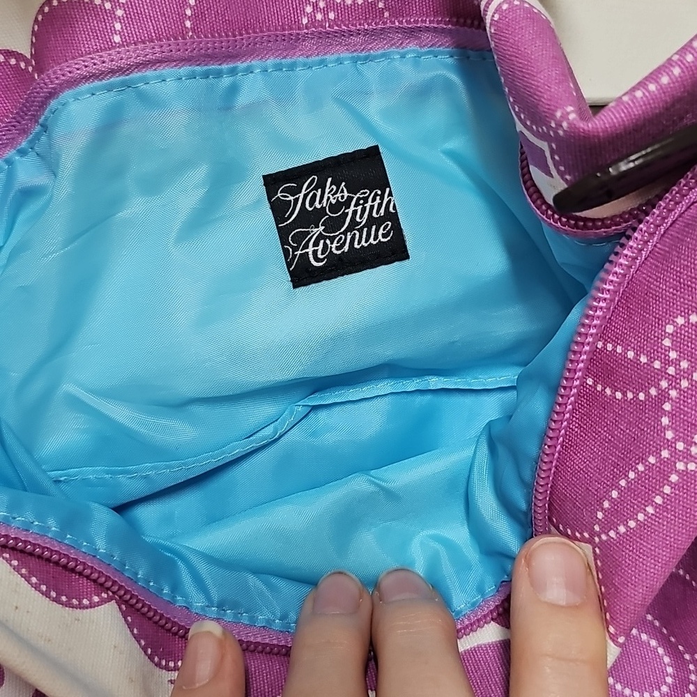 NWT Saks Fifth Avenue Purple and White Floral Slouchy Style Shoulder Bag Zipper - Picture 2 of 9